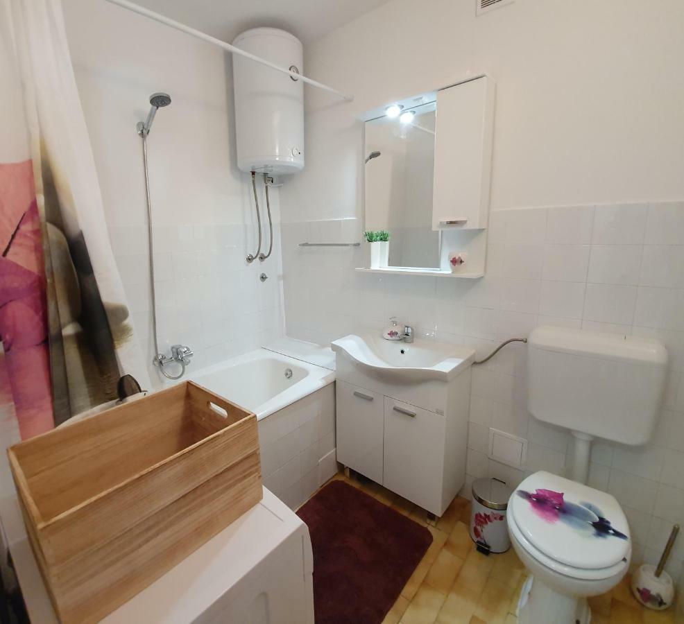 Apartment Dina โอมิช ภายนอก รูปภาพ
